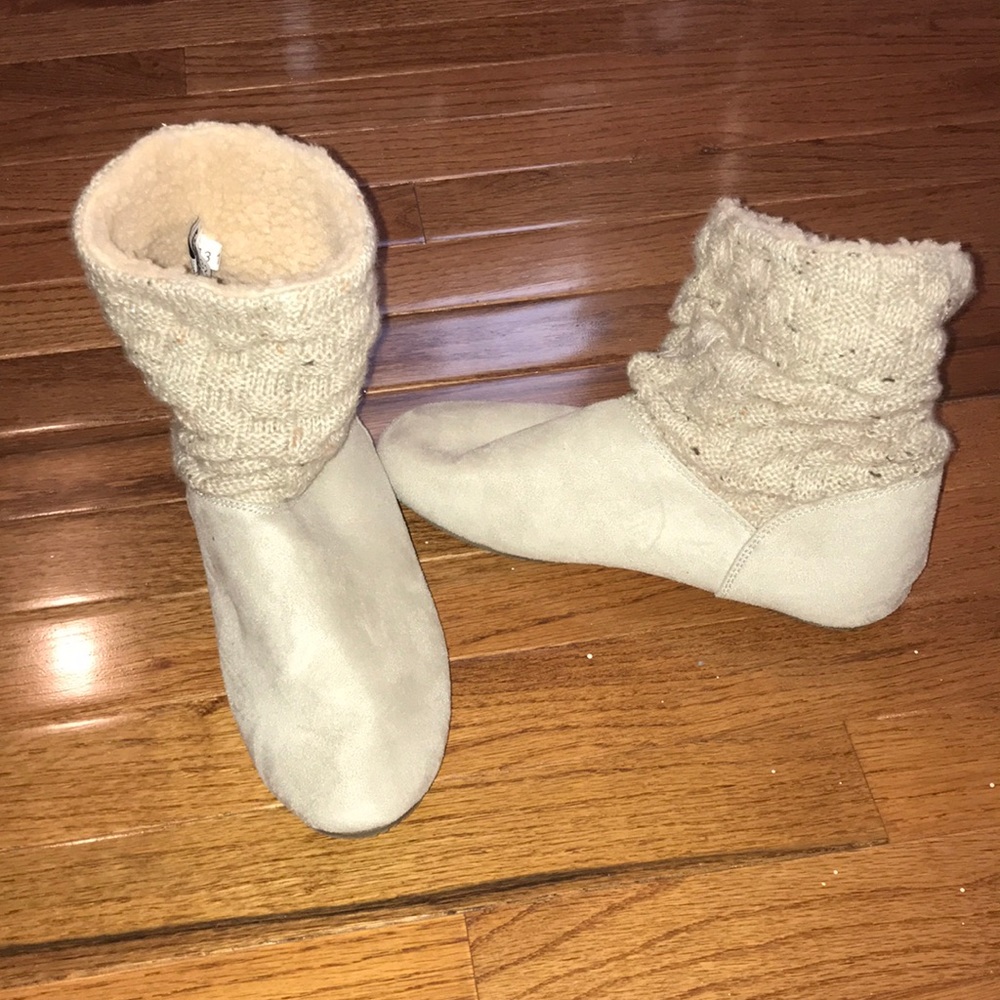 Bearpaw Comfy Cream Boots